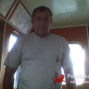 Юра Петров, 51 год